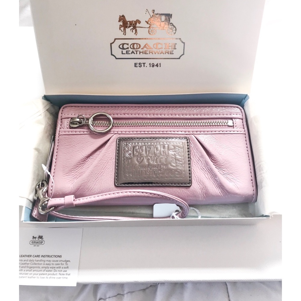 NWT🏷Coach Limited Edition Authentic Rose Wristlet